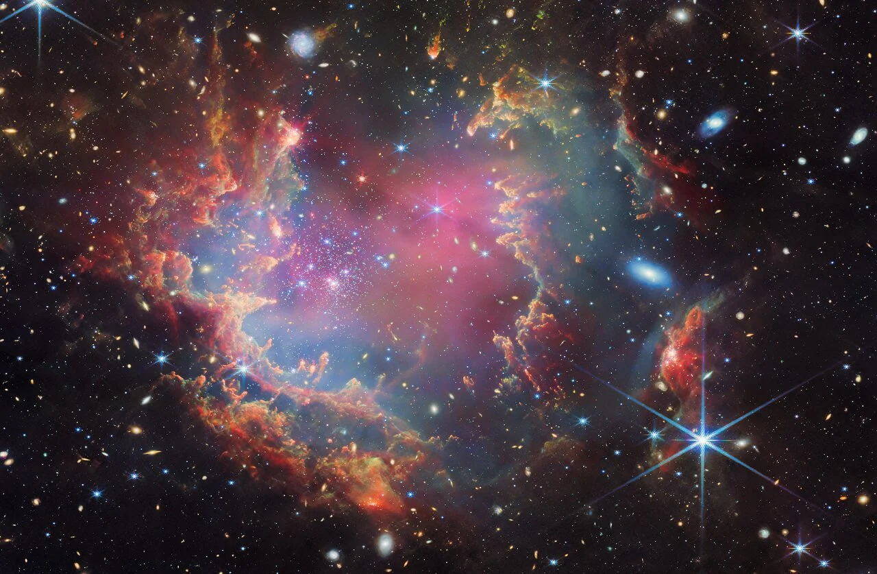 Astronomers Map Magnetic Fields in L328 Molecular Cloud Located 700 Light Years Away