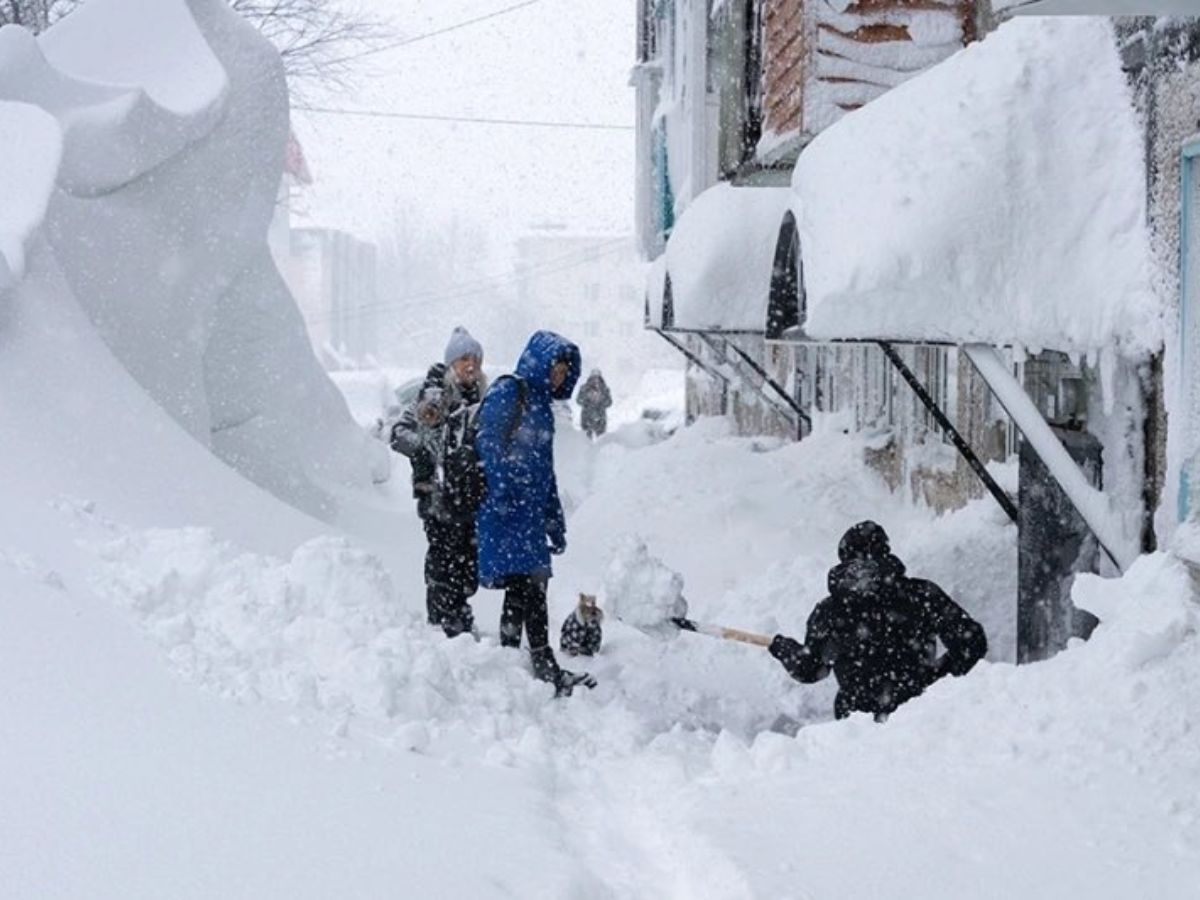 Russia’s Kamchatka Peninsula Hit by Winter Storm, Heavy Snow Paralyzes Region