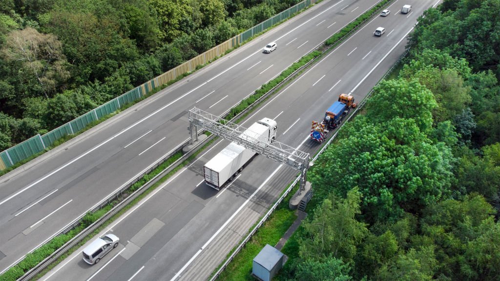 NHAI Directs FASTag Banks to Verify Vehicle Registration Numbers