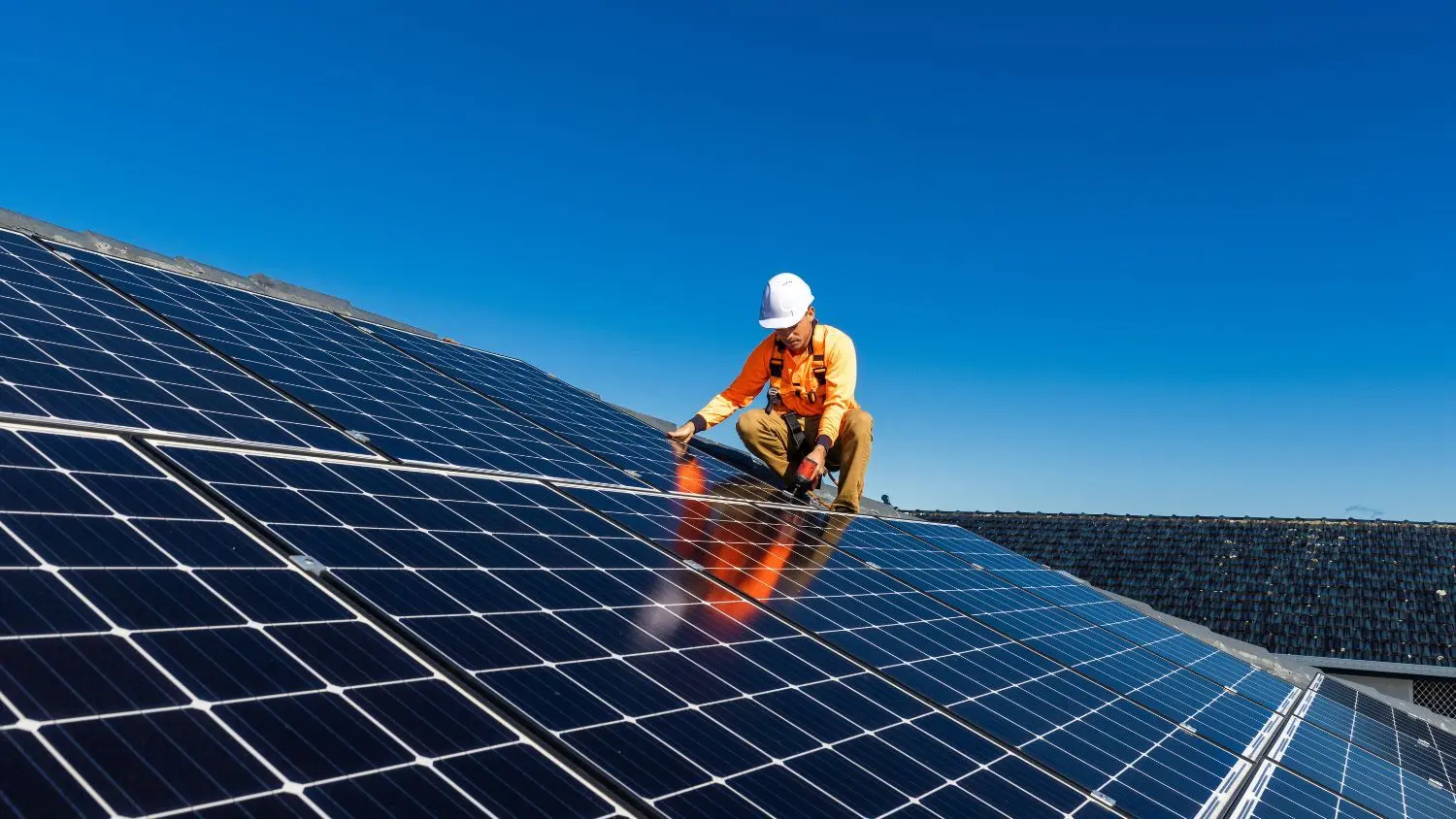 India Adds 37 GW Solar in 2025, Overtakes US to Rank Second