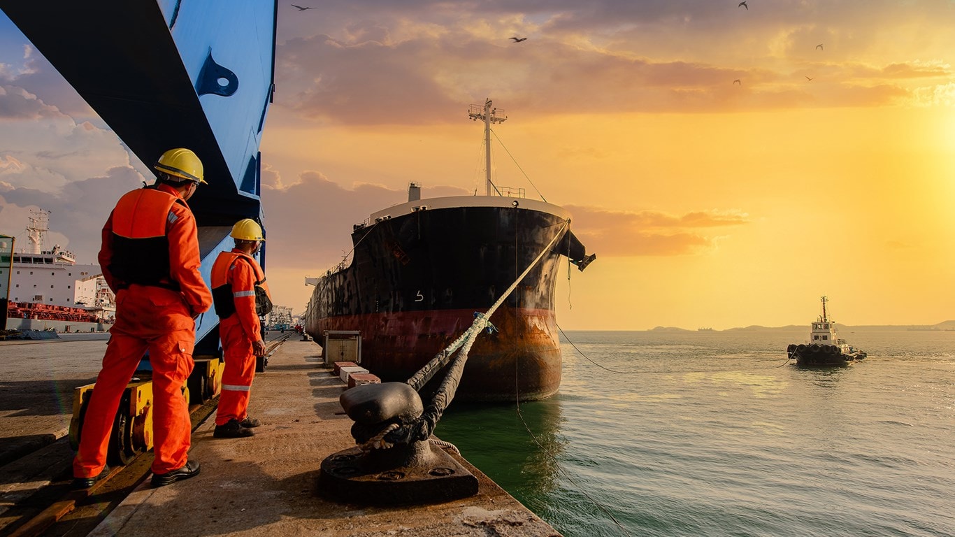 Conflict Zones in Persian Gulf and Red Sea Raise Safety Risks for Merchant Ships