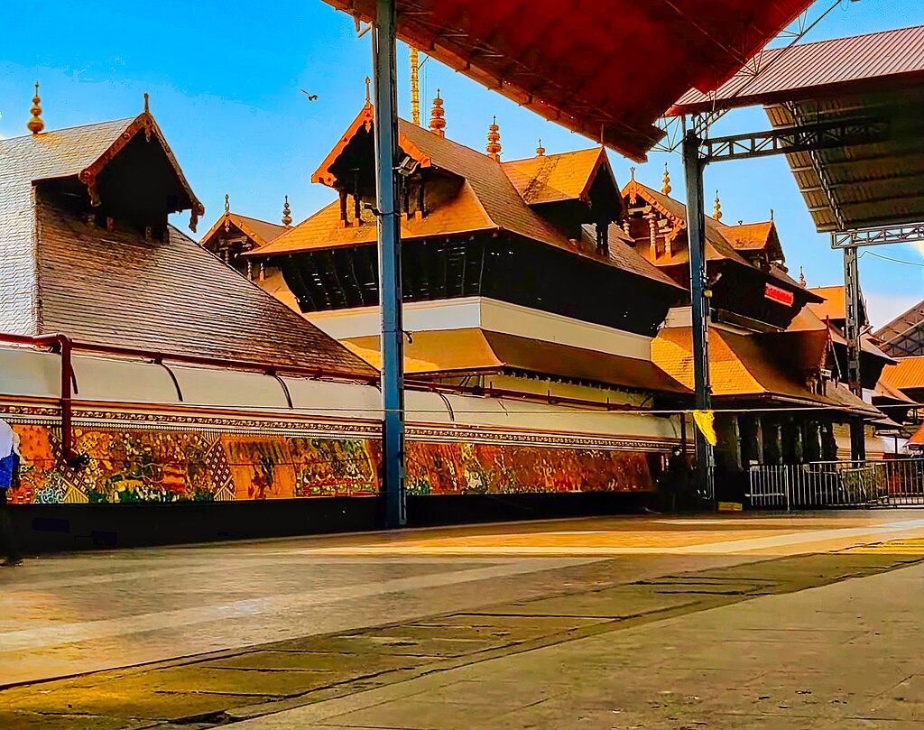 416 Marriages Solemnised at Guruvayur Temple, Kerala