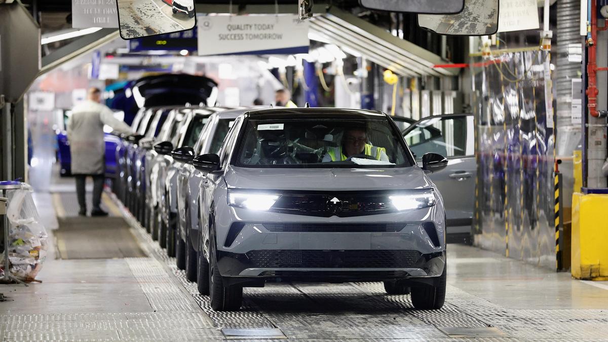 Alternative Fuel Powertrains Hit 41.95%, Overtake Petrol in PV Retail