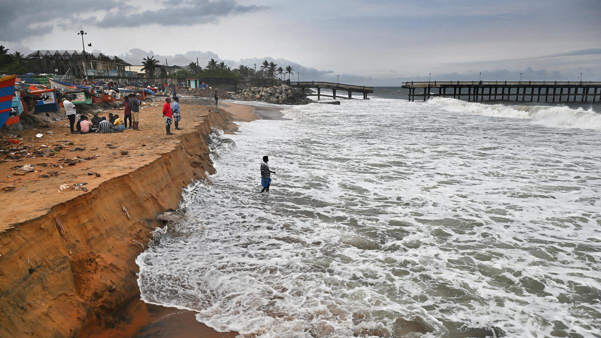 INCOIS Issues Red Alert for Kerala Coast Over Potential Swell Waves